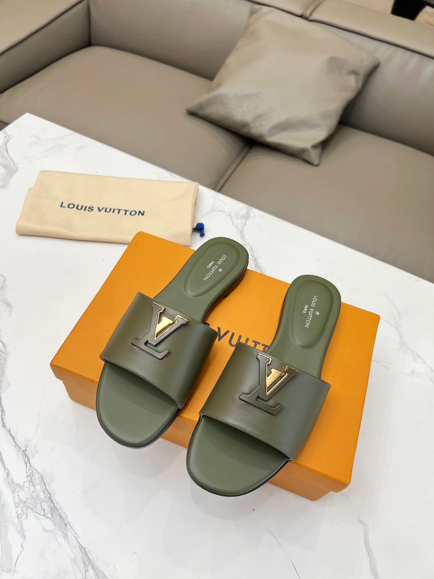 LV Slides CLICK FOR MORE COLOURWAYS