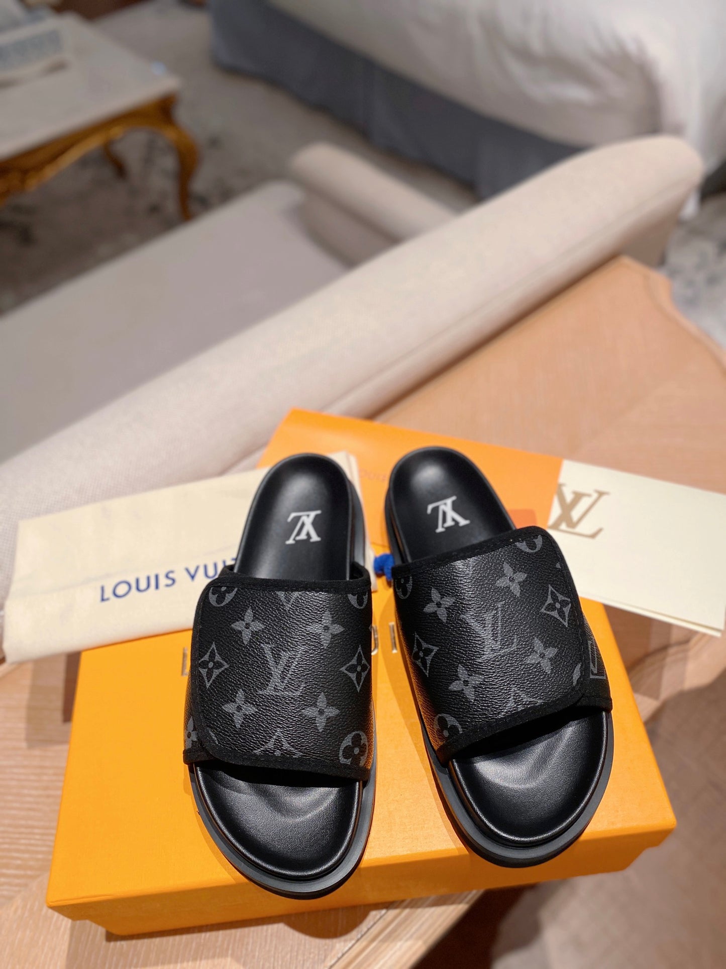 LV Slides CLICK FOR MORE COLOURWAYS