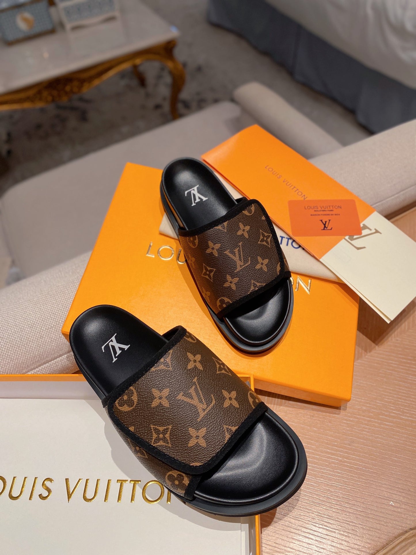 LV Slides CLICK FOR MORE COLOURWAYS