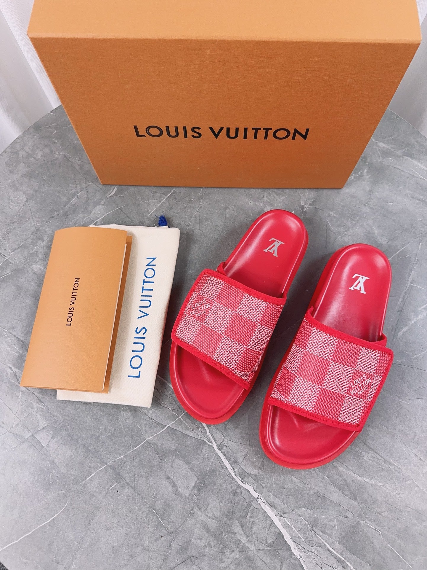 LV Slides CLICK FOR MORE COLOURWAYS