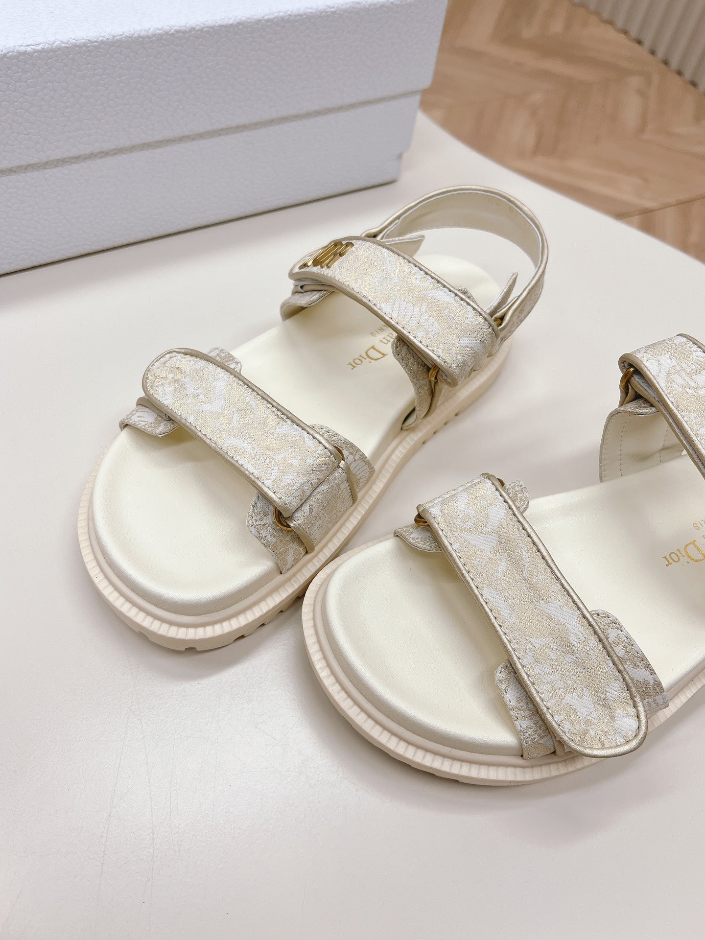 CD Sandles CLICK FOR MORE COLOURWAYS