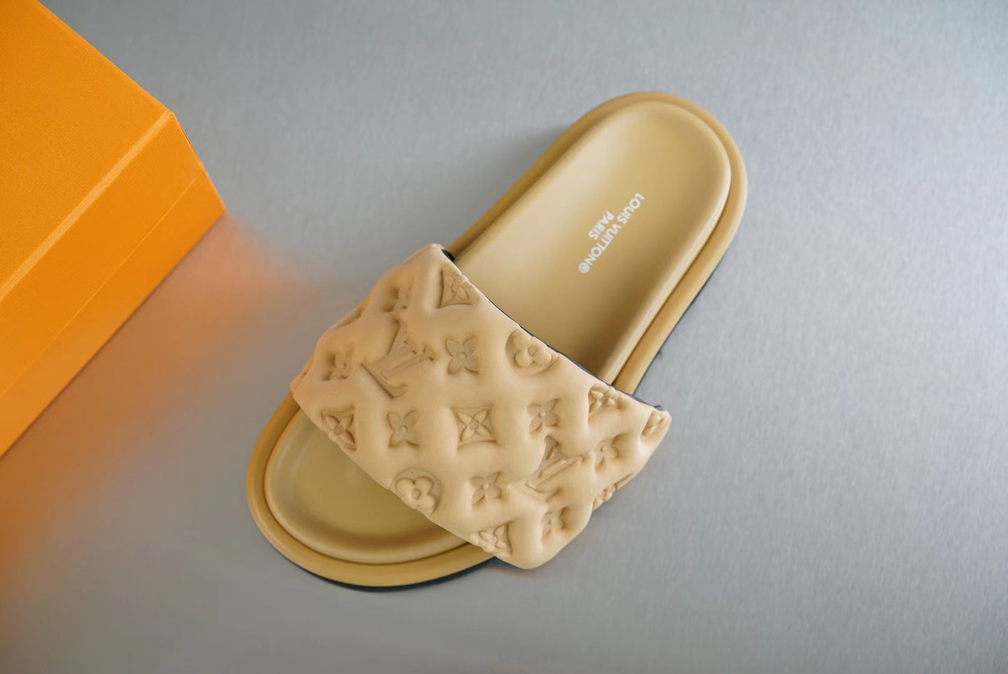 LV slides CLICK FOR MORE COLOURWAYS