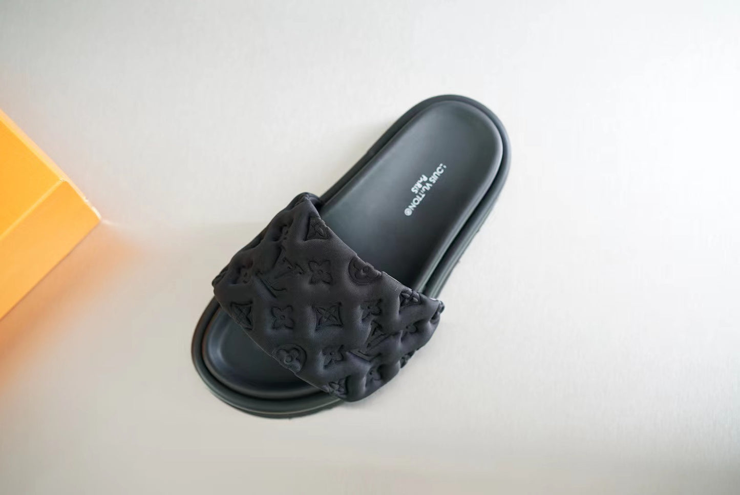 LV slides CLICK FOR MORE COLOURWAYS