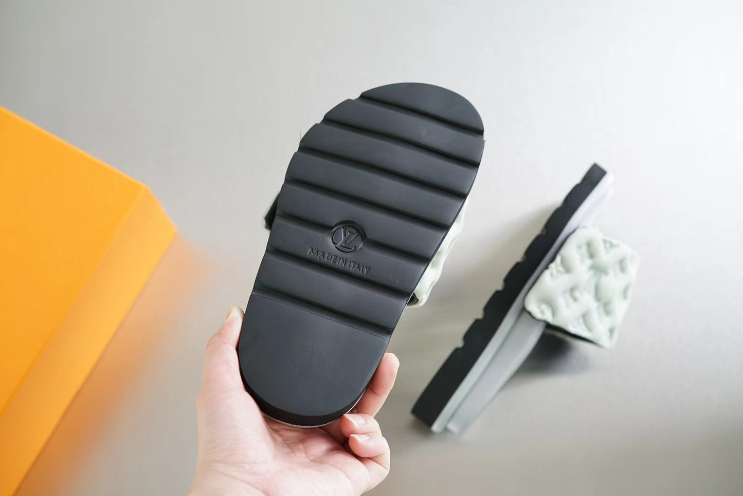 LV slides CLICK FOR MORE COLOURWAYS
